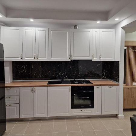 Golden Cosmopolis Apartman Cretuleasca Kültér fotó
