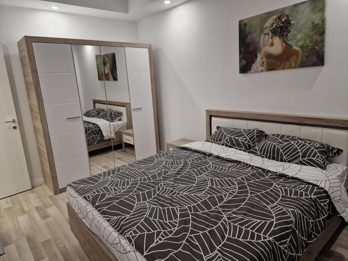 Golden Cosmopolis Apartman Cretuleasca Kültér fotó