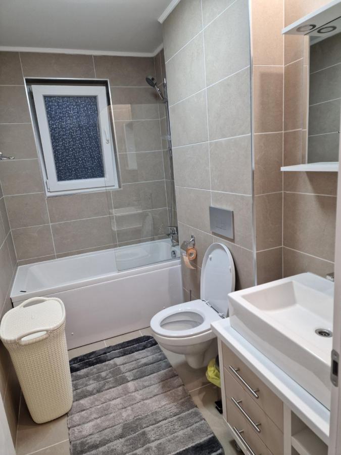 Golden Cosmopolis Apartman Cretuleasca Kültér fotó