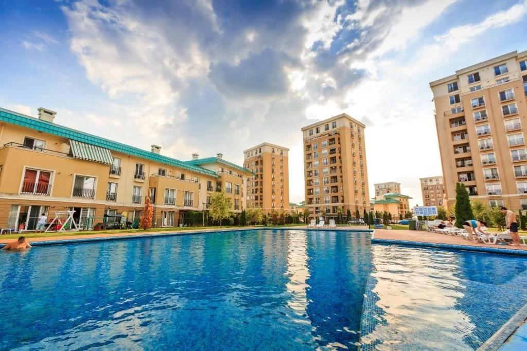 Golden Cosmopolis Apartman Cretuleasca Kültér fotó